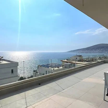 Pebble Penthouse With Sea View شقة