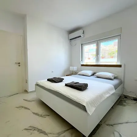 Pebble Penthouse With Sea View ساراندا