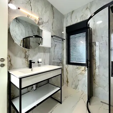 شقة Pebble Penthouse With Sea View ساراندا