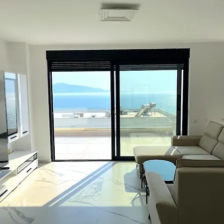 Pebble Penthouse With Sea View ساراندا