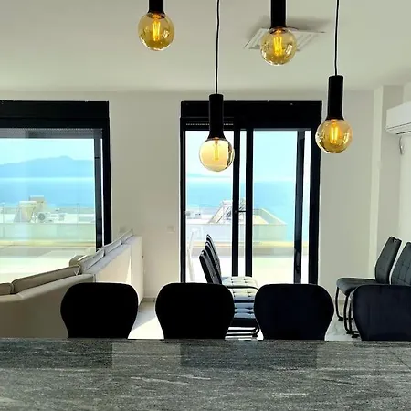 Pebble Penthouse With Sea View ساراندا