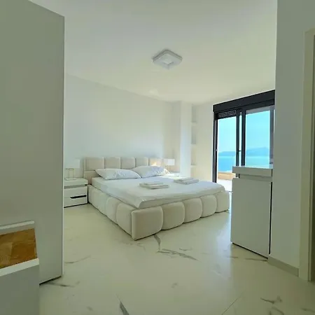 Pebble Penthouse With Sea View * ساراندا