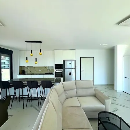 Pebble Penthouse With Sea View شقة *