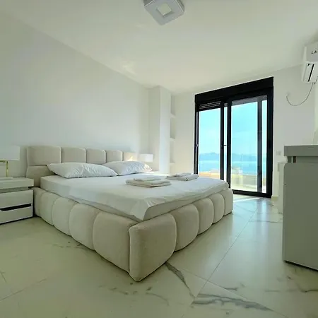 Pebble Penthouse With Sea View ساراندا