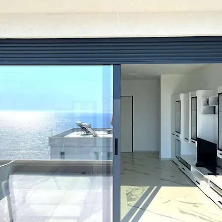 شقة Pebble Penthouse With Sea View *