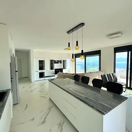 شقة Pebble Penthouse With Sea View ساراندا