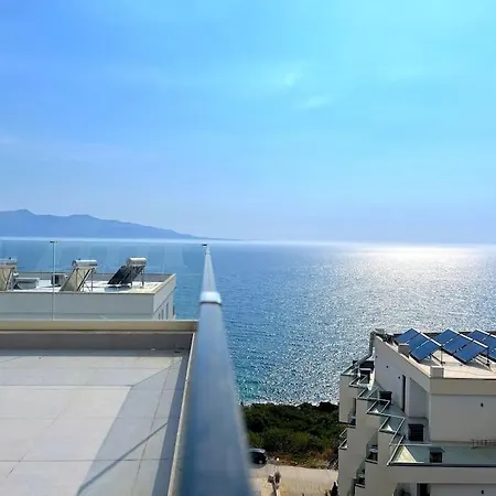 Pebble Penthouse With Sea View شقة ساراندا
