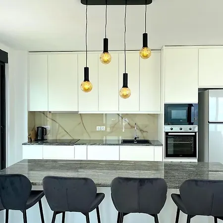 شقة Pebble Penthouse With Sea View ساراندا