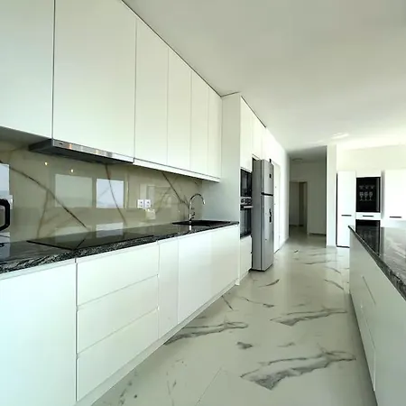 Pebble Penthouse With Sea View ساراندا