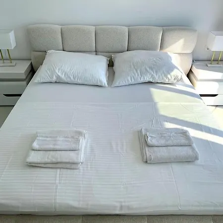 شقة Pebble Penthouse With Sea View *