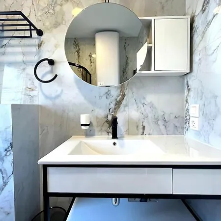 Pebble Penthouse With Sea View شقة ساراندا