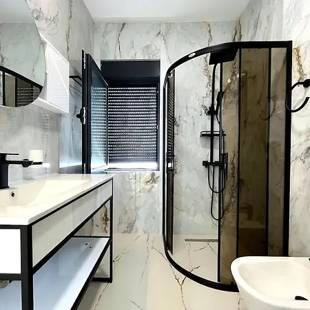 Pebble Penthouse With Sea View ساراندا