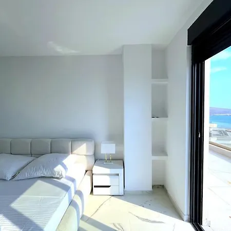 Pebble Penthouse With Sea View * ساراندا