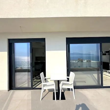 شقة Pebble Penthouse With Sea View *