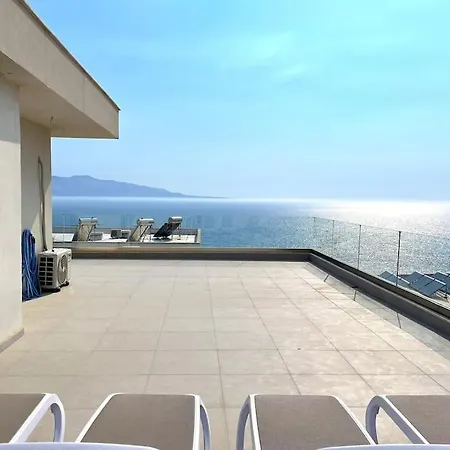 Pebble Penthouse With Sea View ساراندا